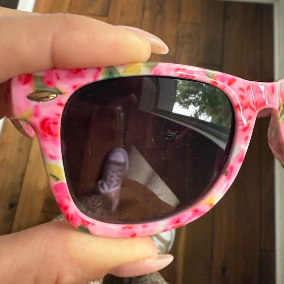Lilly Pulitzer Hotty Pink FIRST IMPRESSION MADELINE SUNGLASSES - Picture 11 of 11